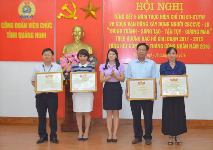 các tập thể, cá nhân được LĐLĐ tỉnh tặng Bằng khên vì đã có thành tích xuất sắc trong học tập và làm theo tấm gương đạo đức Hồ Chí Minh, 5 năm (2011-2015)