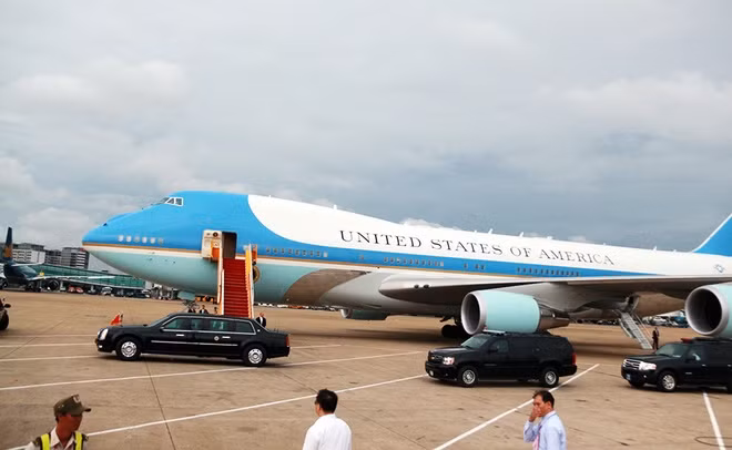 15h55 ngày 24/5, chuyên cơ Air Force One chở Tổng thống Barack Obama đã đáp xuống sân bay Tân Sơn Nhất, TP HCM, sau khi ông cùng phái đoàn có hơn một ngày làm việc ở Hà Nội.