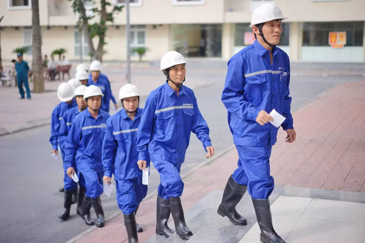 Công nhân than Mạo Khê náo nức đi bỏ phiếu (ảnh: Đỗ Quang)