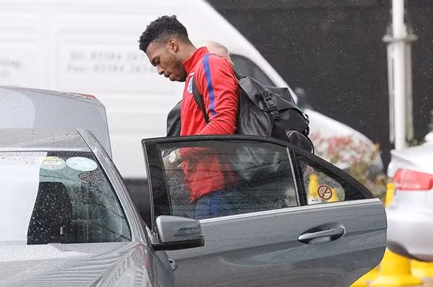  Sturridge vắng mặt trong buổi tập mới nhất của đội. Ảnh: Internet.