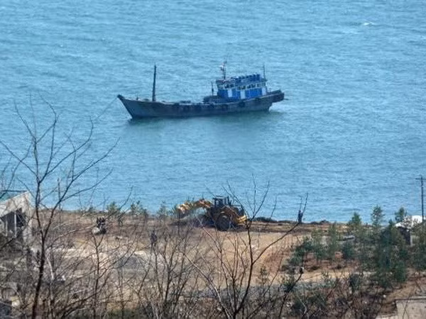 Một tàu cá Triều Tiên neo đậu ở khu vực giới tuyến trên biển phía Tây. (Nguồn: AFP)