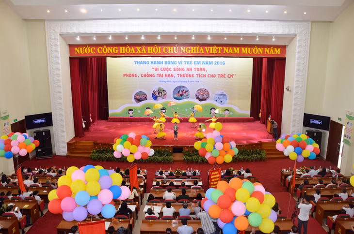 Quang cảnh buổi lễ phát động Tháng hành động vì trẻ em 2016
