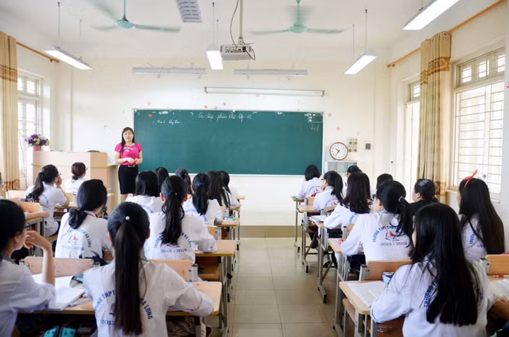 Tiết ôn luyện môn văn của học sinh lớp 12 Văn, Trường THPT Chuyên Hạ Long.