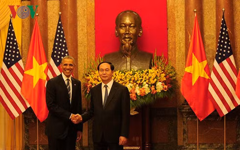 Tổng thống Barack Obama (trái) và Chủ tịch Trần Đại Quang tại Phủ Chủ tịch hôm 23/5. Ảnh: Ngọc Thành/VOV.