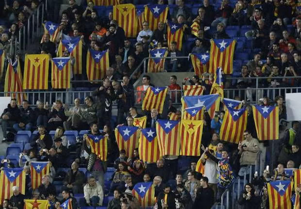  Lá cờ Catalan của các CĐV Barca. Ảnh: Internet.