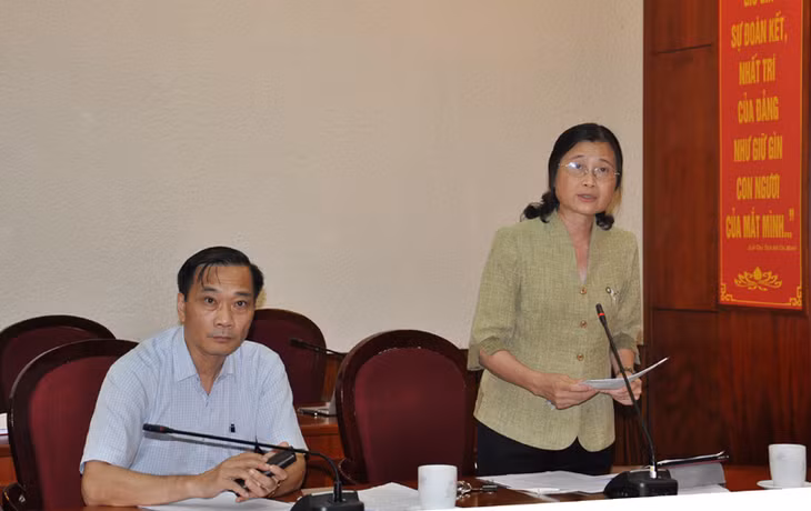 Đồng chí Đỗ Thị Hoàng, Phó Bí thư Thường trực Tỉnh ủy, Trưởng Đoàn ĐBQH tỉnh, Phó Chủ tịch Ủy Ban Bầu cử tỉnh phát biểu chỉ đạo tại hội nghị.