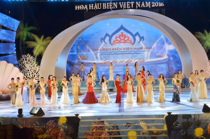 Top 15 thí sinh xuất sắc nhất Đêm chung kết Hoa hậu Biển Việt Nam 2016.