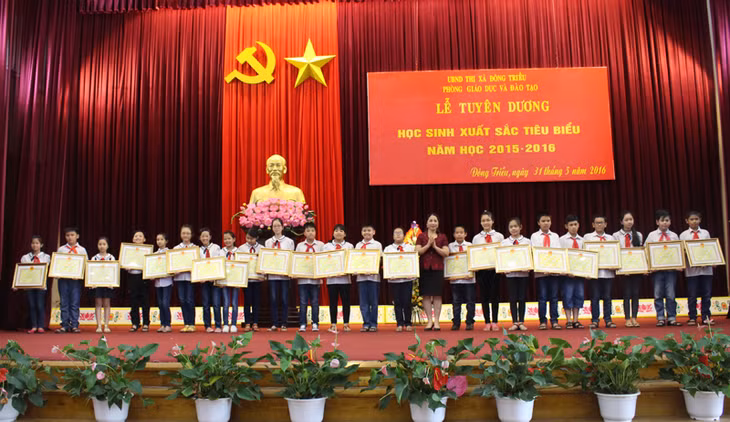 Các học sinh 