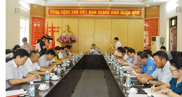 Quang cảnh buổi làm việc