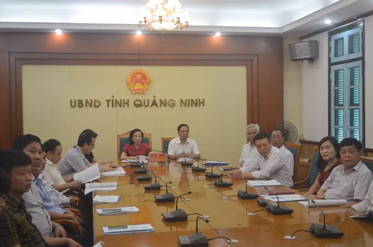 Tại đầu cầu Quảng Ninh dự có đồng chí Vũ Thị Thu Thủy, Phó Chủ tịch UBND tỉnh.