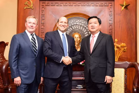 Bí thư Thành Ủy TP.HCM Đinh La Thăng tiếp ông Howard Lutnick chiều 24/5.