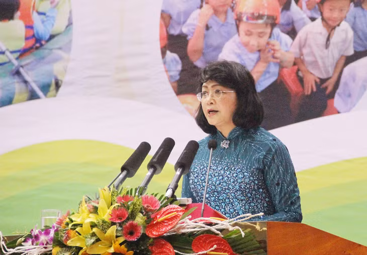 Phó Chủ tịch nước Đặng Thị Ngọc Thịnh phát biểu và phát động Tháng hành động vì trẻ em năm 2016