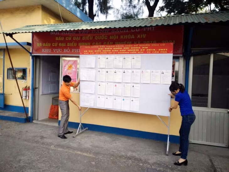 Công đoàn Công ty TNHH Everbest Việt Nam trang trí khánh tiết phục vụ cuộc bầu cử ĐBQH khoá XIV và đại biểu HĐND các cấp, nhiệm kỳ 2016-2021.