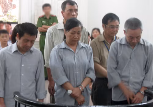 Các bị cáo tại tòa.
