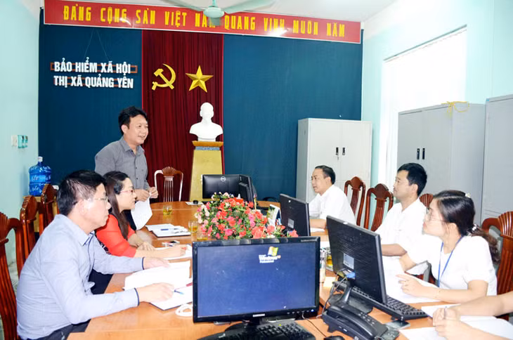 Ban Văn hoá - Xã hội, HĐND tỉnh, giám sát việc thực hiện chính sách BHXH, BHYT tại Bảo hiểm xã hội TX Quảng Yên.