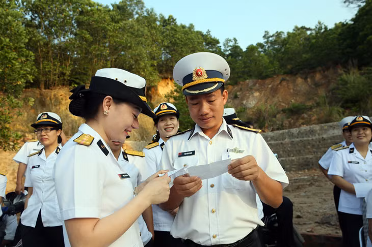 Cử tri là lực lượng vũ trang tham gia bỏ phiếu.