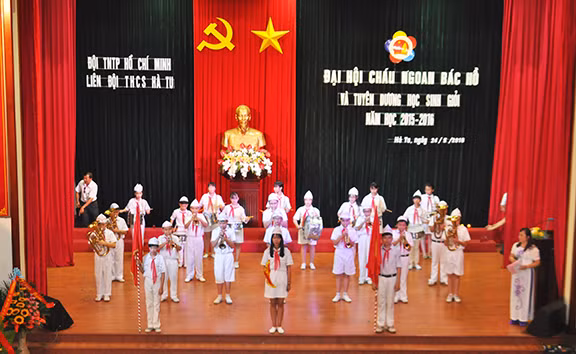 Nghi thức đội của trường THCS Hà Tu