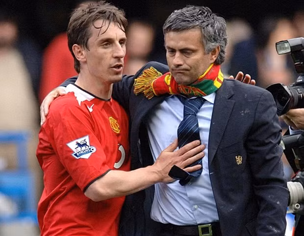  Gary Neville và Jose Mourinho. Ảnh: Internet.