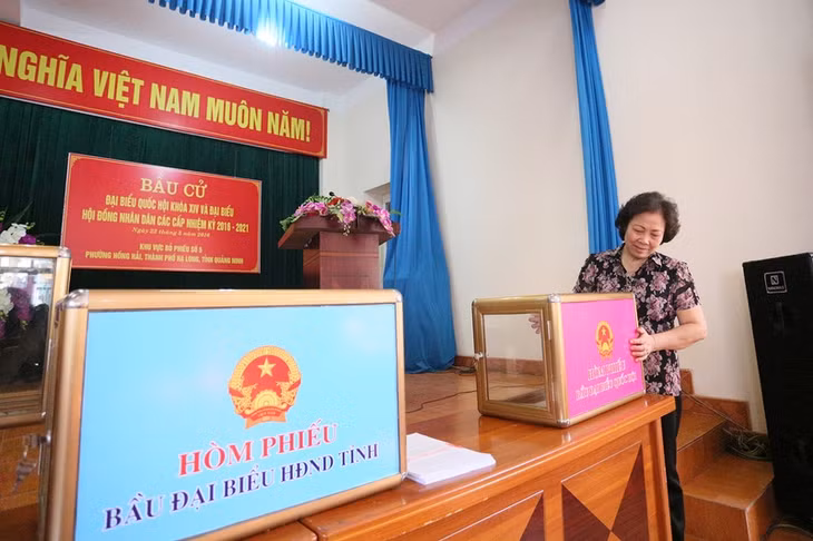Các hòm phiếu đã sẵn sàng phục vụ cho ngày trọng đại.