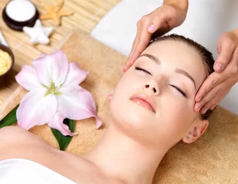 Massage có thể giúp loại bỏ căng thẳng hiệu quả (Ảnh minh họa)