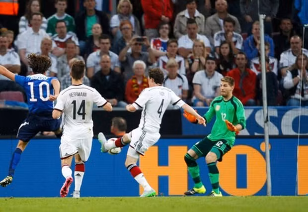  Zieler gia nhập Leicester City. Ảnh: Internet.