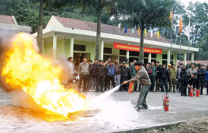 Tổ chức huấn luyện PCCC cho người lao động tại Công ty TNHH MTV 35.