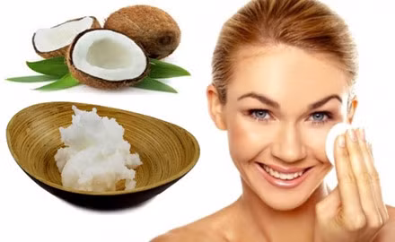 Bạn có thể thường xuyên dùng dầu dừa để có một làn da đẹp, khỏe mạnh.