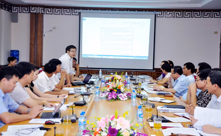 Lãnh đạo huyện Bình Liêu và đại diện IPA Quảng Ninh cùng các doanh nghiệp bàn biện pháp thúc đẩy thu hút đầu tư vào địa bàn huyện.
