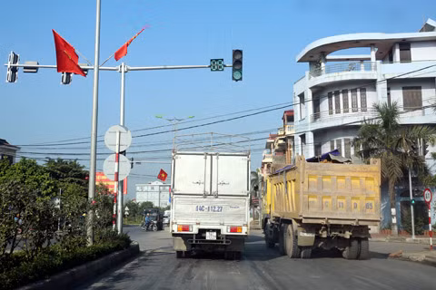 Đèn tín hiệu giao thông do Công ty CP BOT Đại Dương lắp đặt tại ngã 4 Trần Quốc Toản
