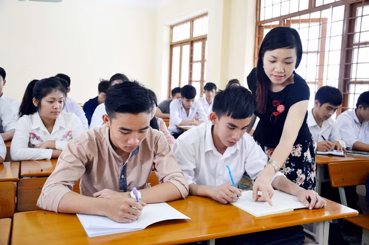 Lớp Tiếng Việt khoá IV, năm học 2015-2016 cho lưu học sinh Lào tại Trường Đại học Hạ Long.