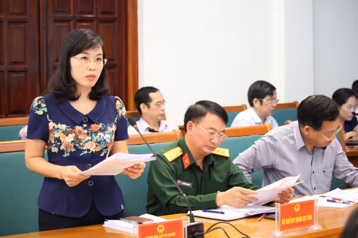 Đồng chí Giám đốc Sở Tài chính báo cáo về dự toán thu chi ngân sách