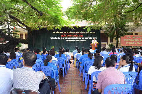 Quang cảnh buổi phát động cuộc thi “Viết, vẽ và ảnh về ATGT dành cho học sinh