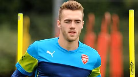 Vụ mua Chambers đã khiến Arsenal gặp rắc rồi