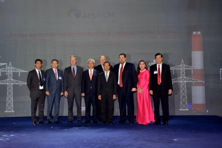 Các đại biểu dự lễ công bố khánh thành.