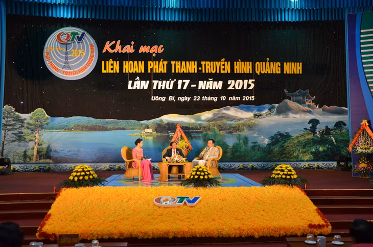 Chương trình giao lưu giữa lãnh đạo Đài PTTH tỉnh và Trường ĐH Hạ Long.