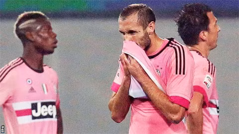 Chiellini khiến Juve phải chơi với 10 người trong toàn bộ hiệp 2