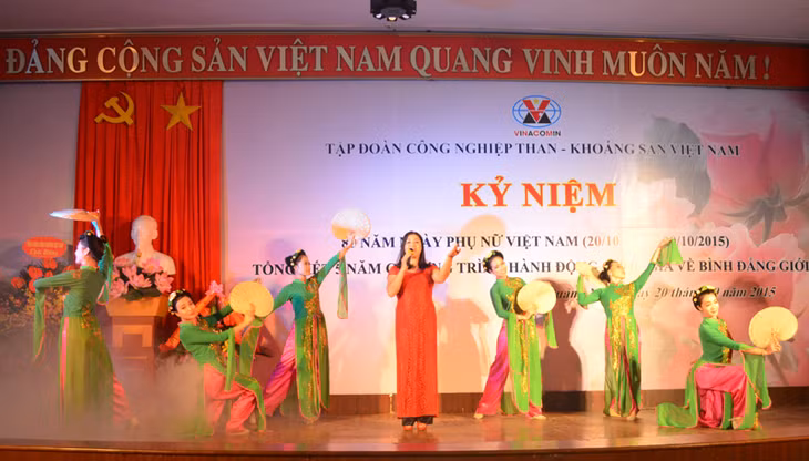 Tiết mục văn nghệ chào mừng Ngày phụ nữ Việt Nam 20-10