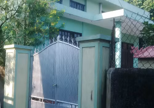 Căn nhà của Hoa đóng kín cửa sau khi những phi vụ lừa chạy việc bị vỡ lở. Ảnh: Đan Ngọc.