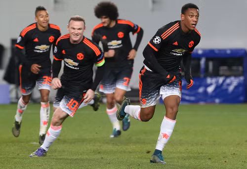 Martial (phải) lại nổ súng cho Man Utd. Ảnh: AFP.