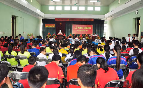 Quang cảnh lễ khai giảng năm học mới 2015-2016 của Trường TDTT 