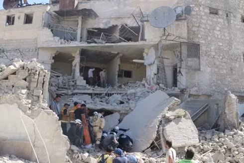 Một góc Aleppo, Syria hoang tàn vì bị trúng bom thùng vào ngày 30/5 vừa qua. (ảnh: Reuters).
