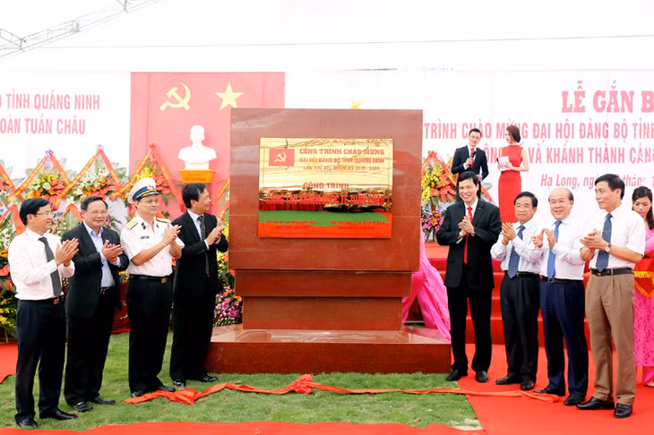 Cảng được khánh thành, đồng thời gắn biển công trình chào mừng Đại hội Đảng bộ tỉnh lần thứ XIV vào tháng 10/2015.