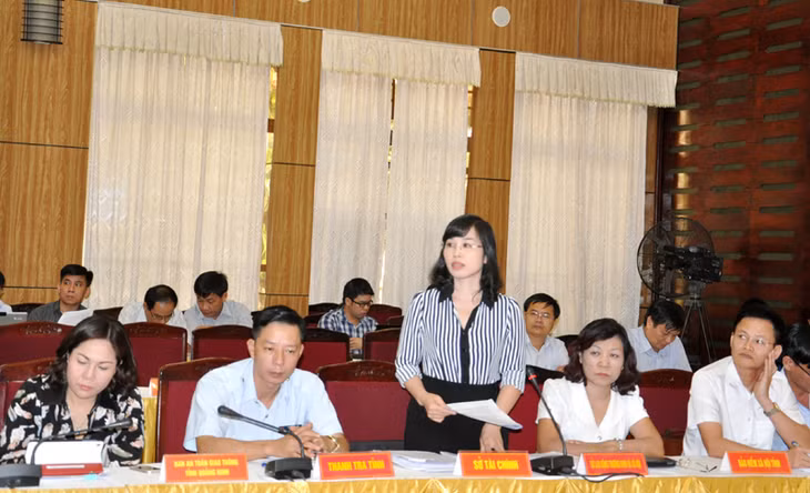 Lãnh đạo Sở Tài chính báo cáo giải trình tại hội nghị.