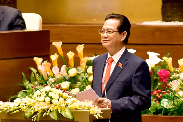 Thủ tướng báo cáo tình hình KH-XH tại kỳ họp thứ 10 Quốc hội khóa XIII. Ảnh: VGP/Nhật Bắc