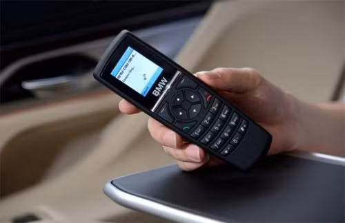 Điện thoại phong cách cổ điển với màn hình cỡ nhỏ và phím bấm cỡ lớn. Ảnh: Carnewschina.