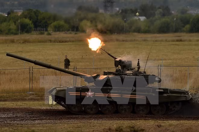 Xe tăng Nga trình diễn tại triển lãm các thiết bị quân sự Oboronexpo. (Nguồn: AFP/TTXVN)