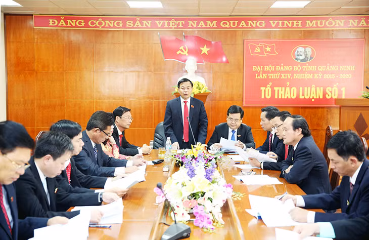Quang cảnh thảo luận tại Tổ thảo luận số 1, Đại hội Đảng bộ tỉnh lần thứ XIV. Ảnh: Đỗ Phương