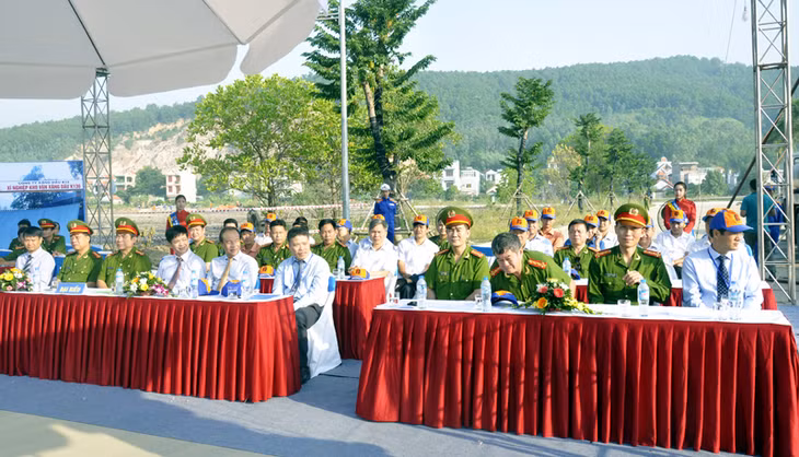 Các đại biểu dự hội thao nghiệp vụ phòng cháy chữa cháy cụm 1.