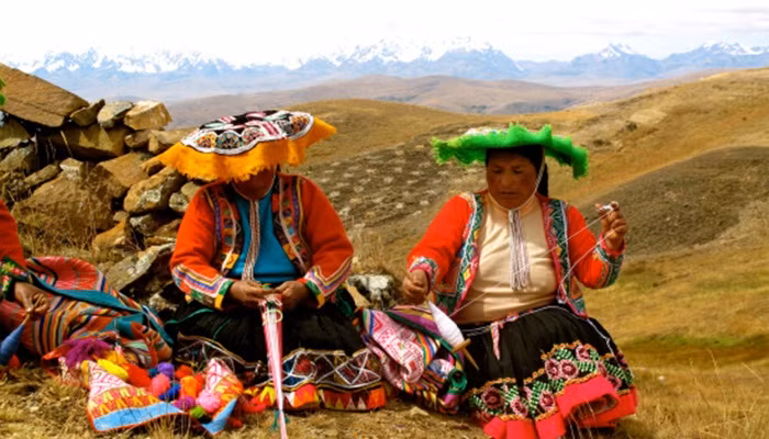 Tháng 4 - Peru. Tại đây, khách du lịch có thể đến thăm những di tích cổ của người In-ca từ thế kỷ 15, cùng những khu vực rừng núi hoang dã. Giá tham quan vào tháng 4 khoảng 2.160 USD.
