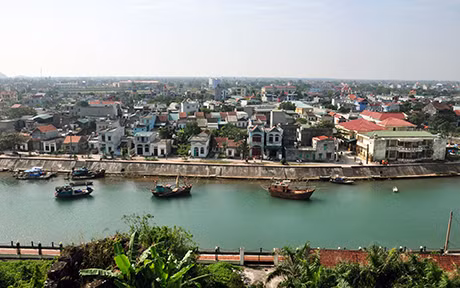 Một góc thị trấn Quảng Hà.